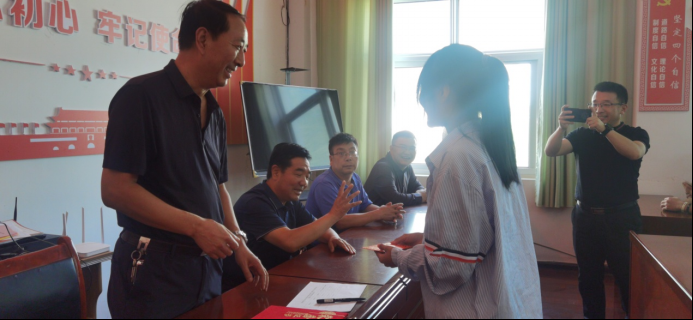 http://www.theflashmobs.com结对帮扶爱心水协—贫困生领取扶贫资金